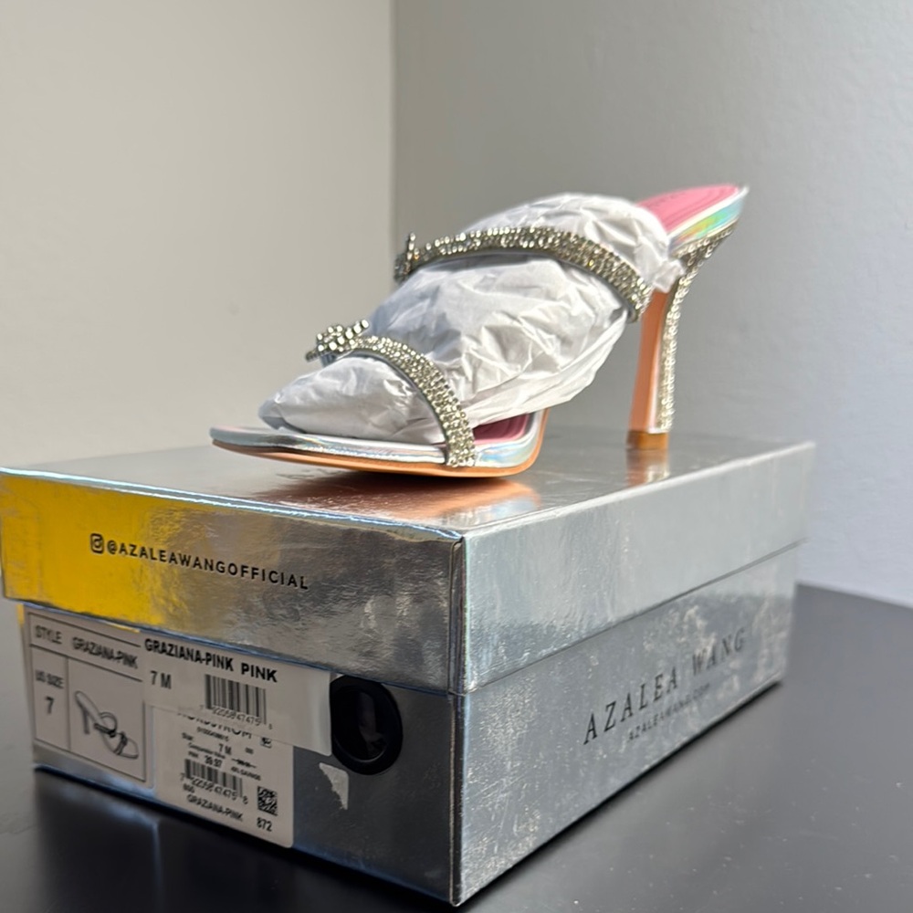 Chic Pink Heeled Sandals with Bow Accent